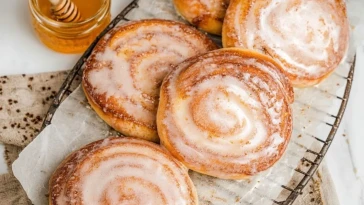 klassische-hausgemachte-honigbrotchen