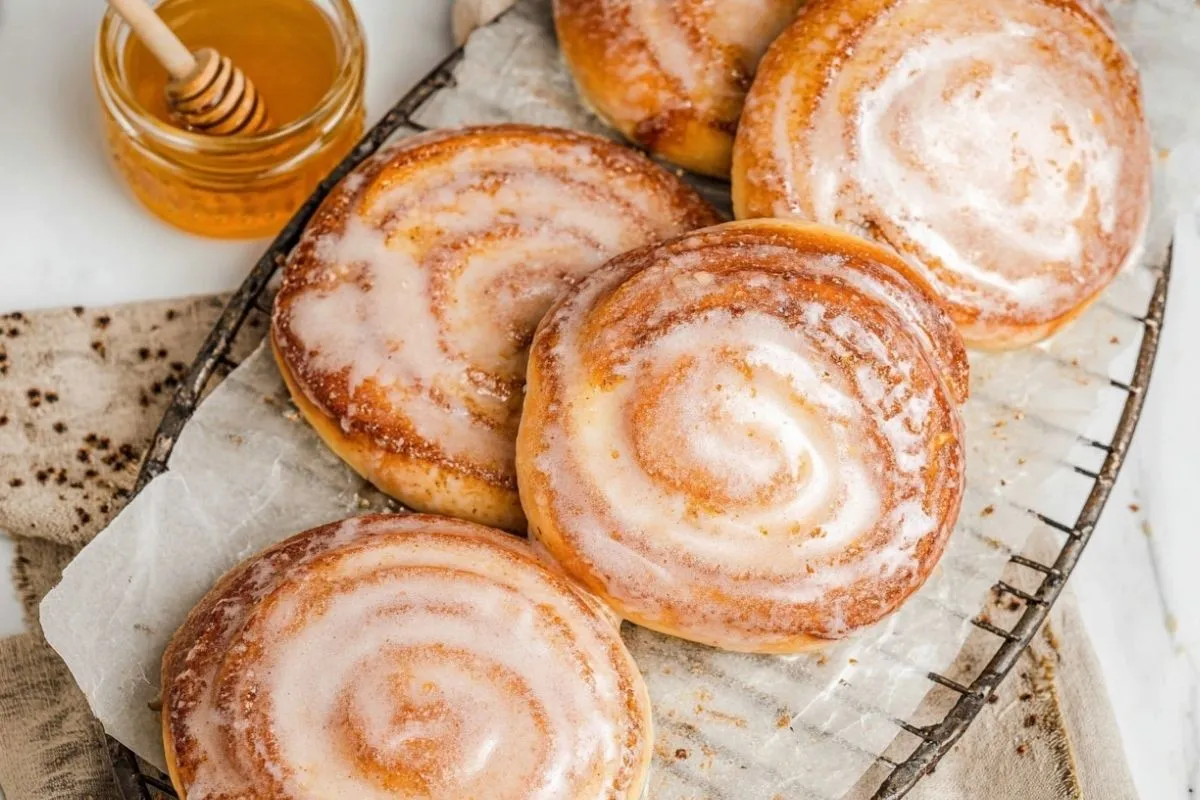 klassische-hausgemachte-honigbrotchen